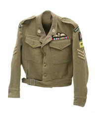 Die letzte Uniformjacke von Felix Franks, die er nicht in seinem alltäglichen Dienst, sondern nur bei besonderen Feierlichkeiten, Paraden und Zeremonien bis zu seinem Ausscheiden aus der britischen Armee 1948 trug