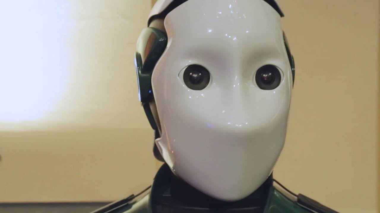 Kopf eines menschlichen Roboters mit maskenhaftem Gesicht.