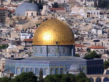Blick auf Jerusalem, zu sehen ist der Felsendom mit seiner goldenen Kuppel