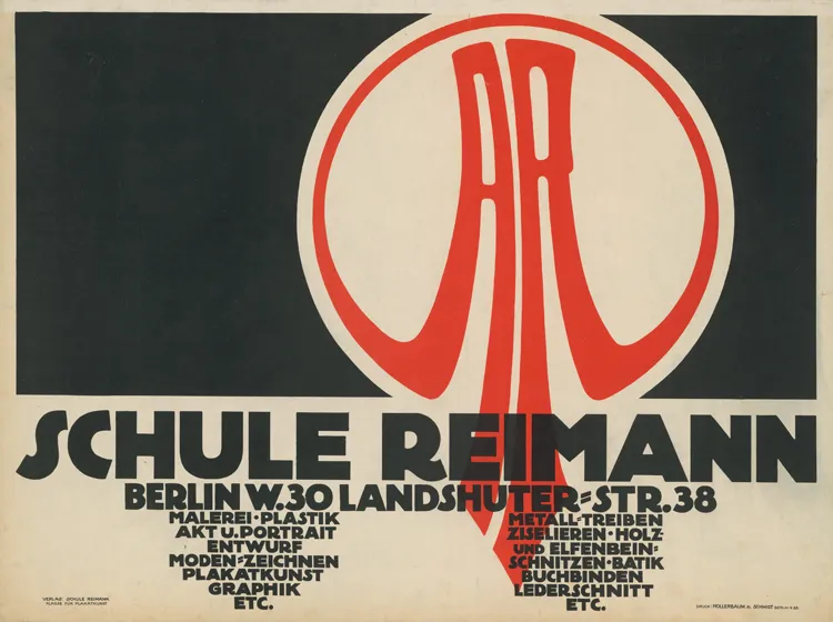 Plakat der Schule Reimann. Beigfarbener Hintergrund mit schwarzer Schrift und schwarz-roter Grafik.