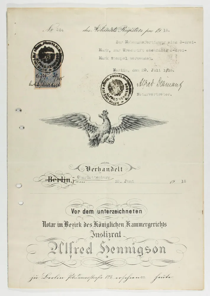 Seite des Adoptionsvertrags mit preußischem Adler, Briefmarke und Stempeln.