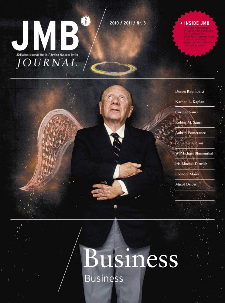 Auf dem Cover des JMB Journals ist ein älterer Mann in Anzug und Krawatte zu sehen. Er hat Engelsflügel und einen Heiligenschein und schaut mit verschränkten Armen zum Himmel. 