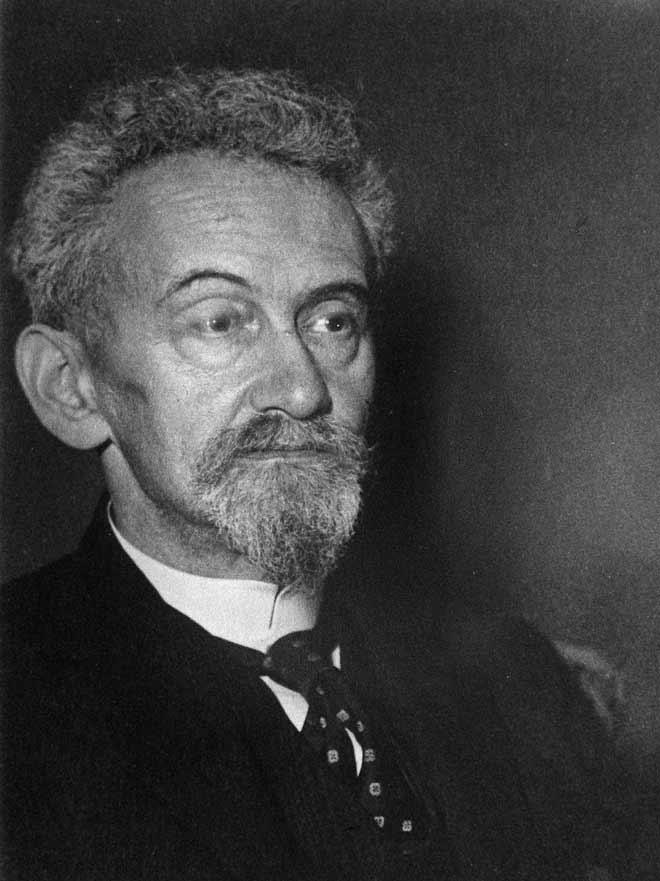 Portrait of Felix Hausdorff in half-profile, black-and-white photograph