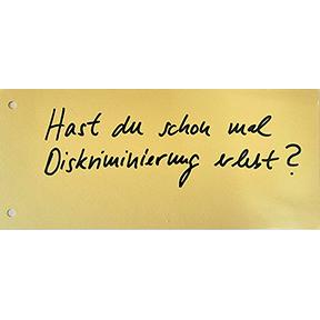 Handschrift Schwarz auf Gelb: Hast du schon mal Diskriminierung erlebst?