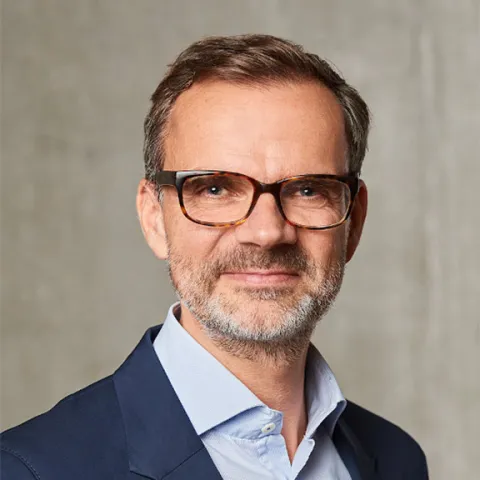 Portrait of Lars Bahners inside the Libeskind building.