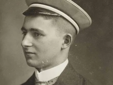 Black and white portrait of Erich Hirschberg in half profile