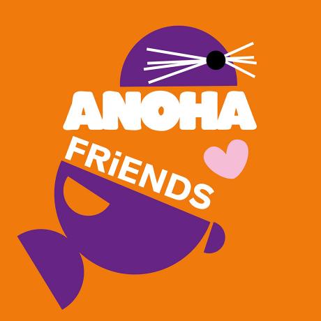 Lila Robbe auf orangem Hintergrund mit der Schrift "ANOHA FRIENDS"