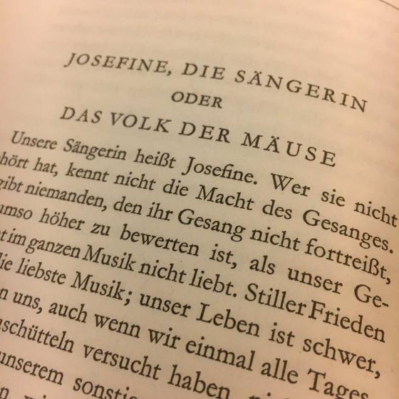 Photo of a book page with the title: “Josefine, die Sängerin oder Das Volk der Mäuse” (Josephine, the Singer, or The Mouse Volk).