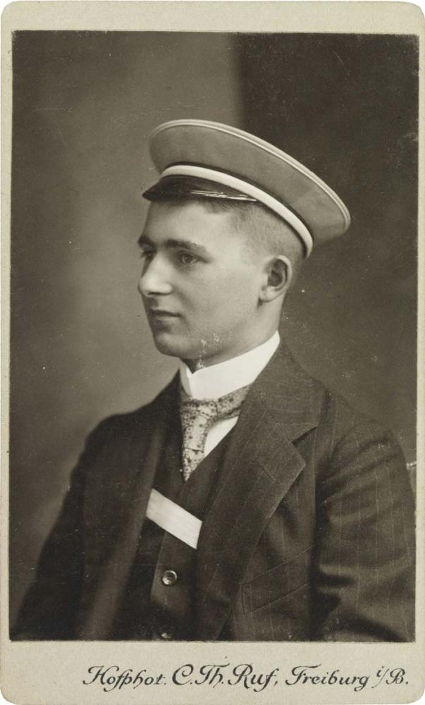 Studio portrait (black-and-white photograph): portrait of Erich Hirschberg as student in a suit with a fraternity sash and cap