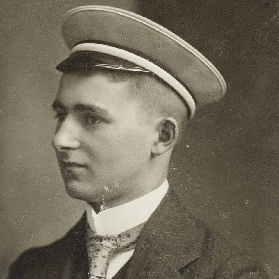 Black and white portrait of Erich Hirschberg in half profile