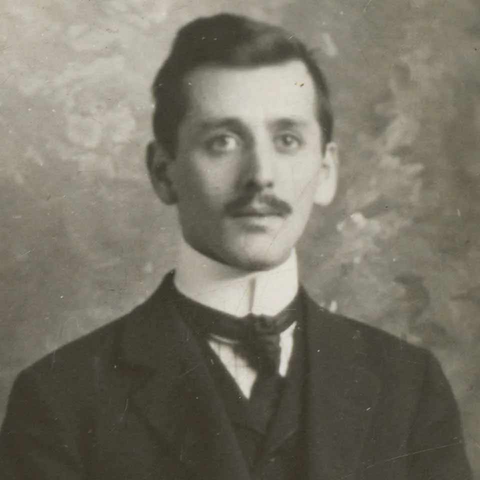 Black and white portrait of Theodor Lewin