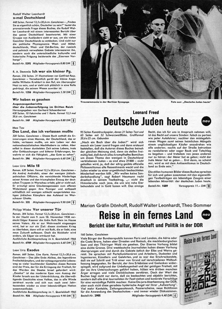 Zeitungsseite mit sieben kürzeren Buchbesprechungen ohne Bebilderung sowie zwei ausführlicheren Rezensionen mit Bebilderung, darunter die zu Freeds Fotoband, zu der das Foto einer Trauzeremonie gesetzt wurde.