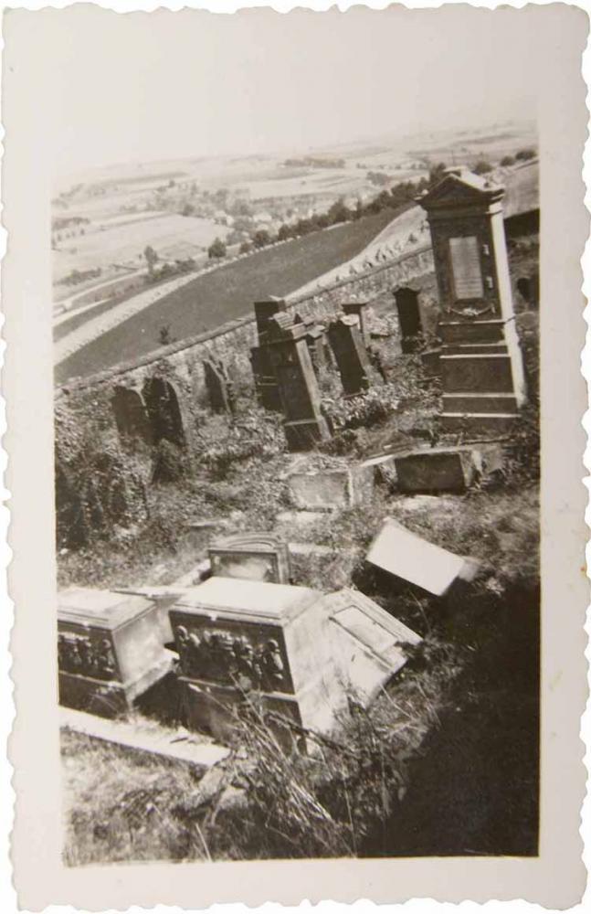  A Jewish cemetery with destroyed graves