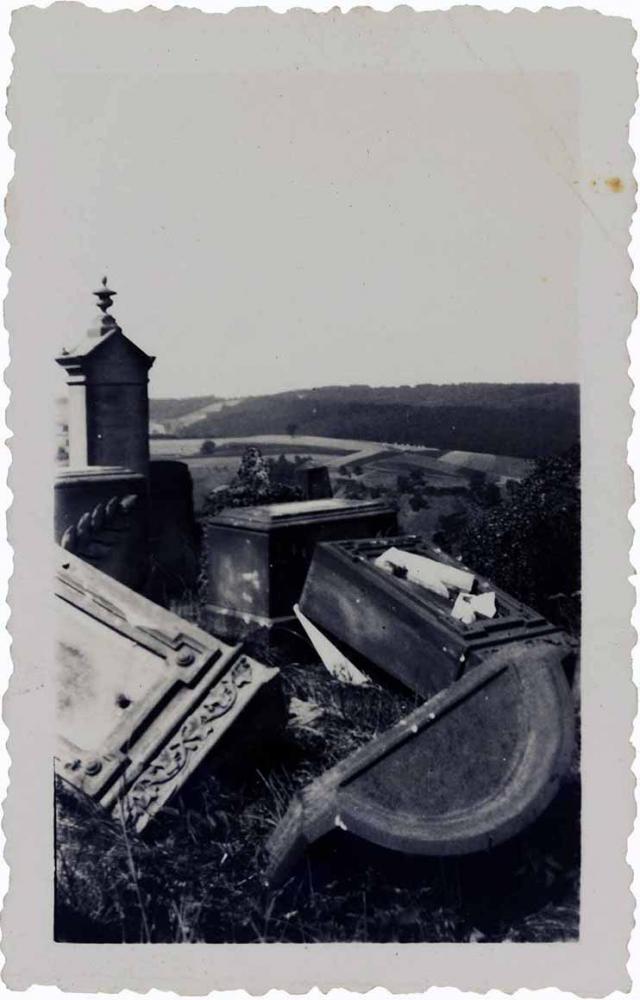  A Jewish cemetery with destroyed graves