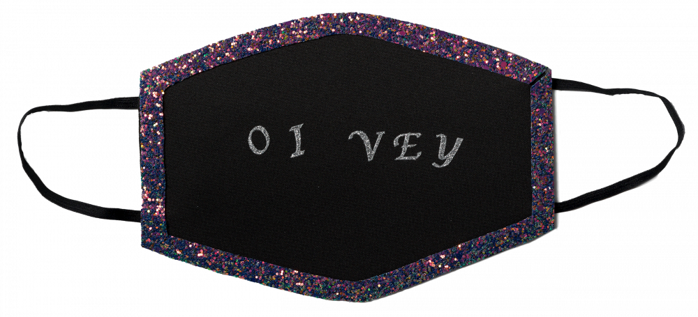 Schwarze Mund-Nasen-Maske mit der Aufschrift „Oi vey“