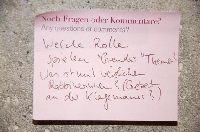 Post-it mit den Fragen: Welche Rolle spielen „Gender“ Themen? Was ist mit weiblichen Rabbinerinnen? (Gebet an der Klagemauer?)