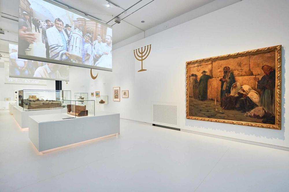 Room with models of Temple Mount and Wailing Wall