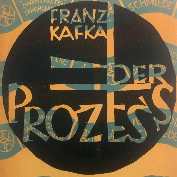 Excerpt from the book cover “Franz Kafka: The Trial” by the publisher “Die Schmiede” with a typographically designed blue, black and white cover.